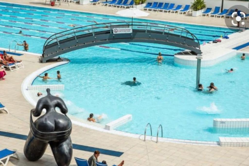 High Value Up To 4pp La Defense & Champs Elysees