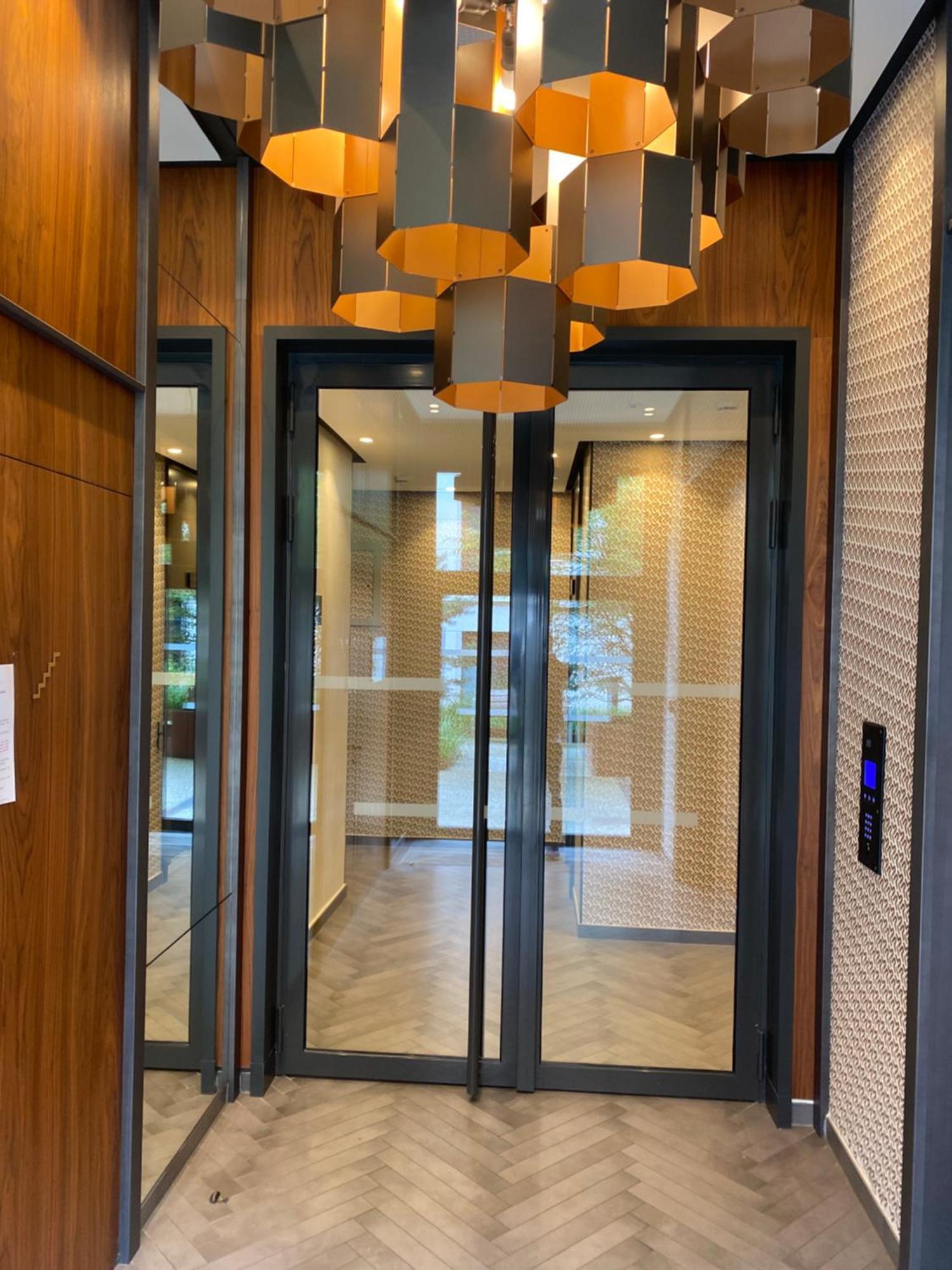 High Value Up To 4pp La Defense & Champs Elysees Apartment *